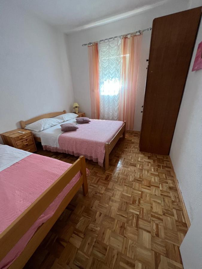 Apartment Vujcic Donji Okrug  Exteriör bild